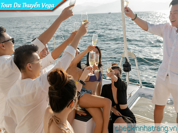 Tour du thuyền Vega Yacht Nha Trang 3